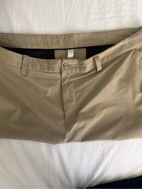 Lululemon Men's Commission 9” Tan Performance Shorts